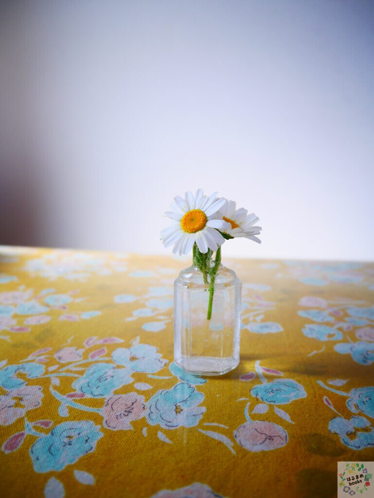 花瓶に白い花